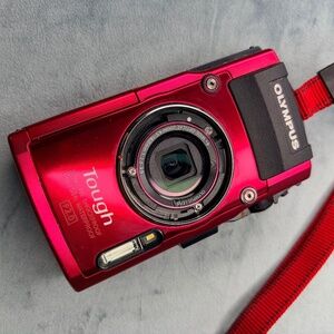 Olympus Stylus Tough TG-4 Digital Camera, Red 16MP (For Parts/Repair)